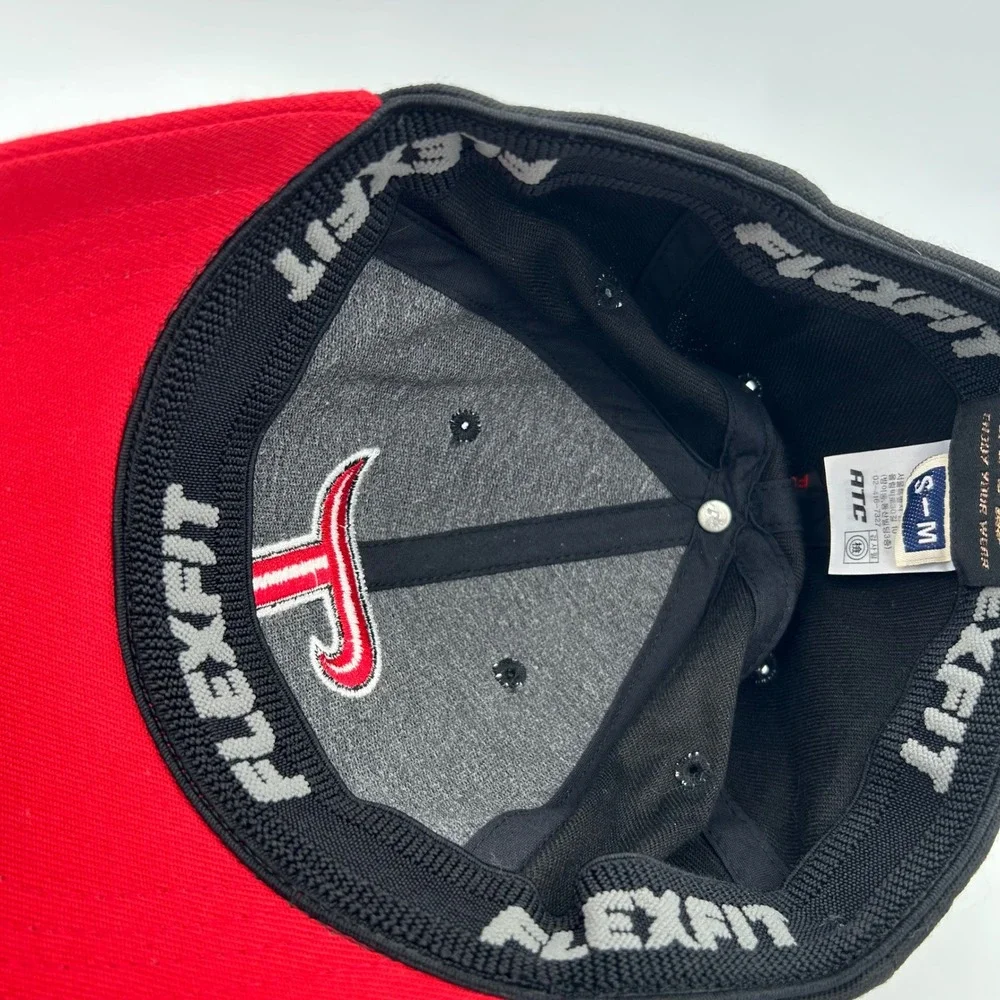 LG Twins Hat ATC Flexfit Baseball Cap Mens S-M Black Red KBO League Sporty